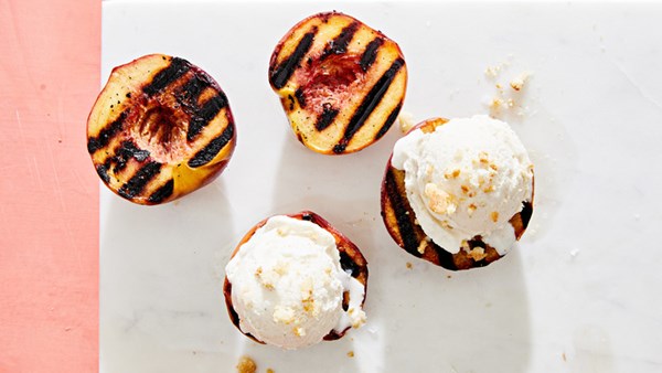 Grilled peaches with vanilla ice cream