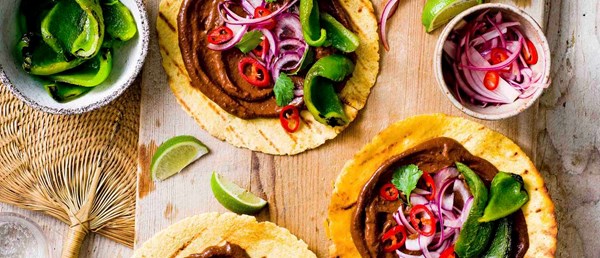 Grilled pepper tacos with mole sauce