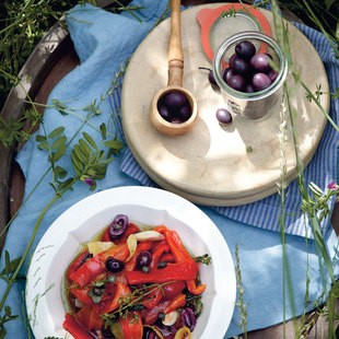 Grilled peppers with capers, olives and herbs (Insalata di peperoni alla brace con capperi, olive e aromi)