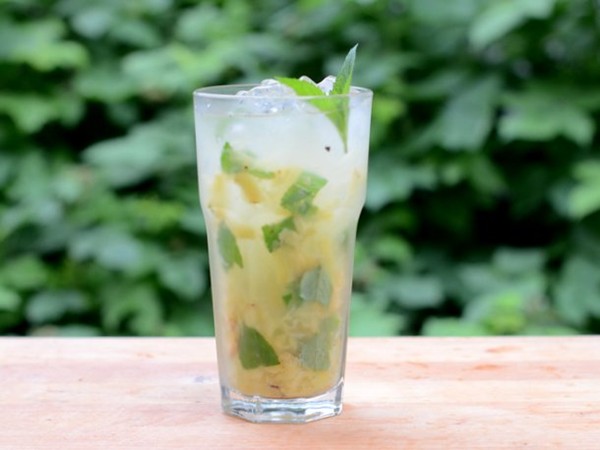 Grilled pineapple mojito