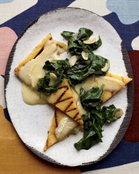 Grilled polenta with spinach and robiola cheese