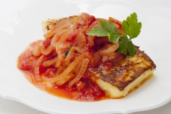 Grilled polenta with tomato and onion sauce