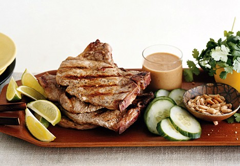 Grilled pork chops with saté sauce