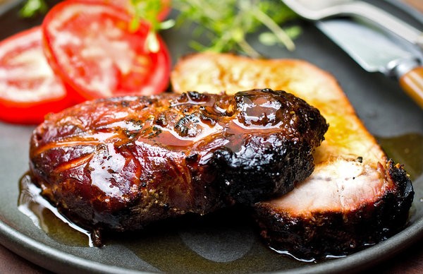 Grilled pork loin with wine-salt rub