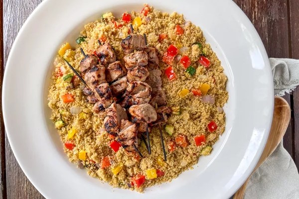 Grilled pork skewers with couscous 