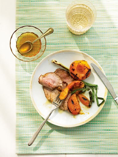 Grilled pork tenderloin and apricots with honey glaze