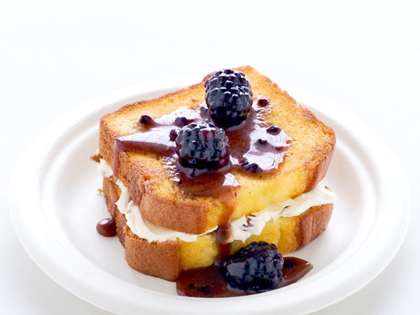 Grilled pound cake with mascarpone 