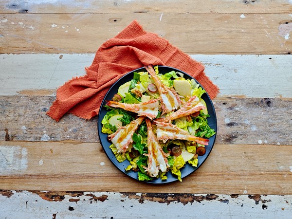 Grilled prawns with pear & walnut salad (Gamberi alla griglia con insalata di pere e noci)