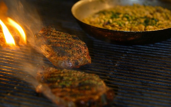 Grilled prime rib steak with cannellini beans and red wine sauce 