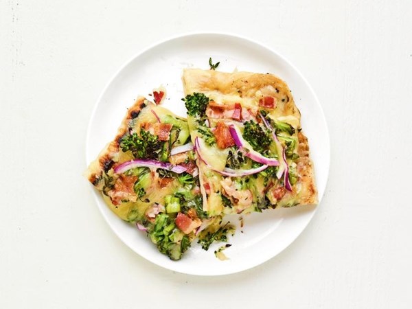 Grilled ranch pizza with bacon and broccolini 