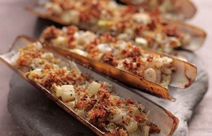 Grilled razor clams with chilli, fennel and thyme