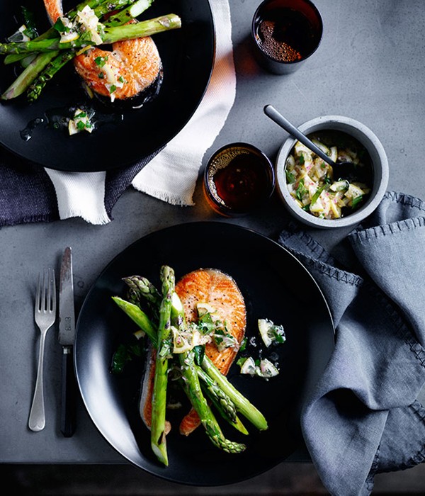 Grilled salmon chops with asparagus and lemon relish