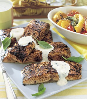 Grilled salmon fillets with creamy horseradish sauce