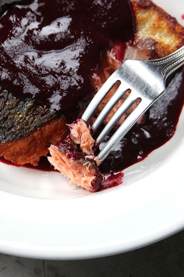 Grilled salmon with blackberry sauce