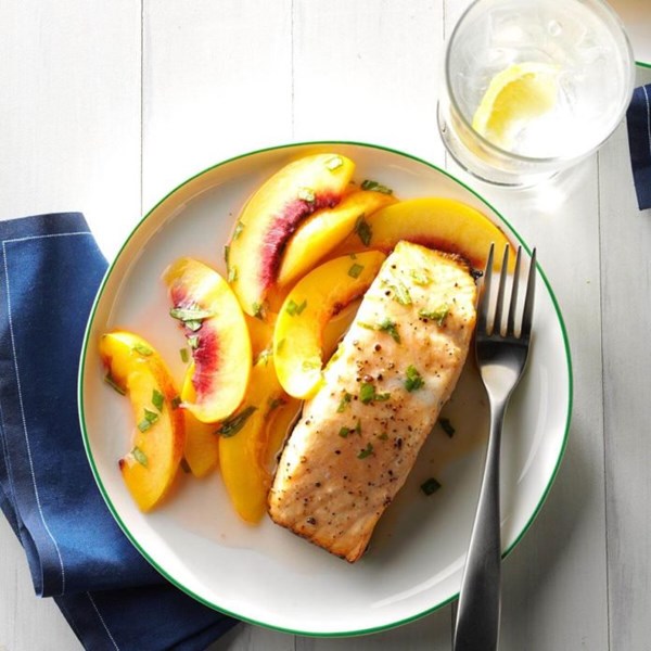 Grilled salmon with nectarines