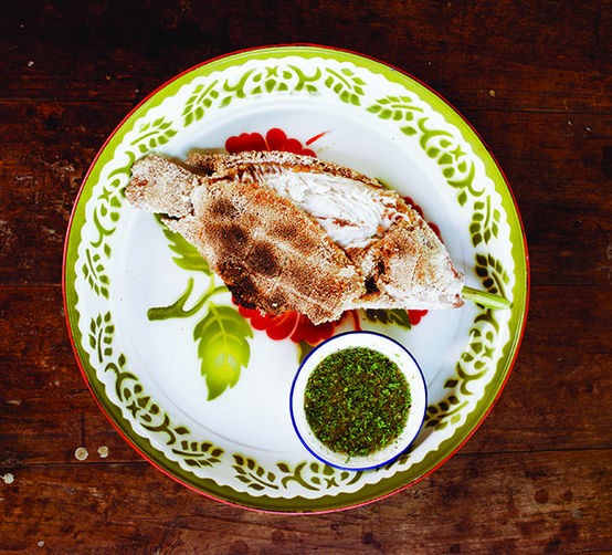 Grilled salt-crusted fish with chile dipping sauce (Plaa phao kleua)