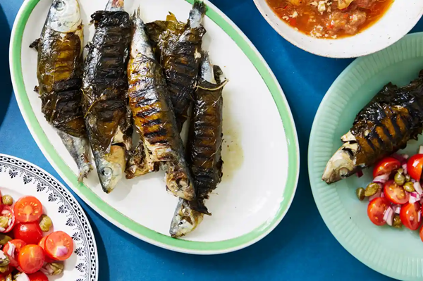 Grilled sardines in vine leaves