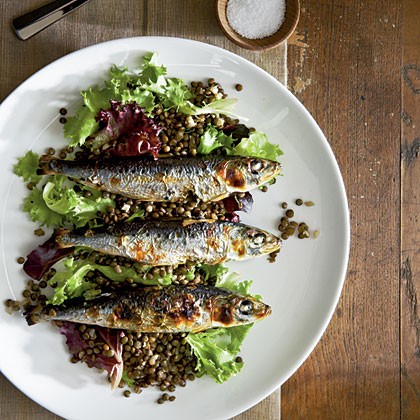 Grilled sardines with beluga lentils