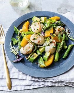 Grilled scallop and asparagus salad with spicy lime dressing