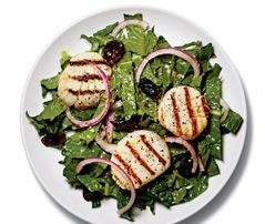 Grilled scallops with kale and olives