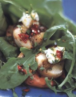 Grilled scallops with sweet chilli sauce & crème fraîche