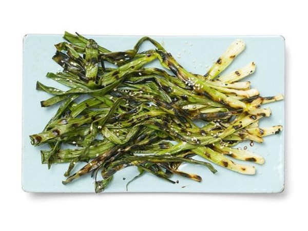Grilled sesame scallions