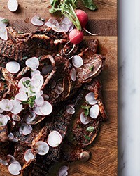 Grilled short ribs with smoky blackberry sauce
