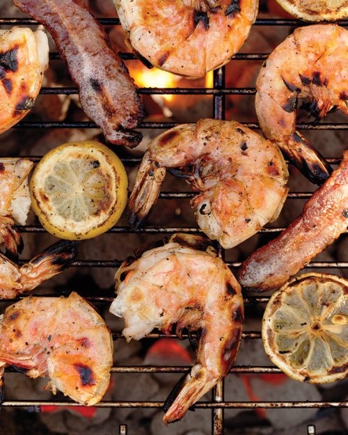Grilled shrimp and bacon with lemons