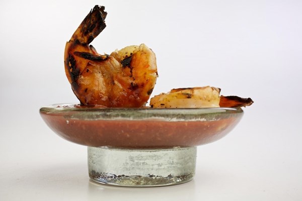 Grilled shrimp with plum 'Chups cocktail sauce