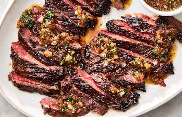 Grilled skirt steak with grated tomato salsa 