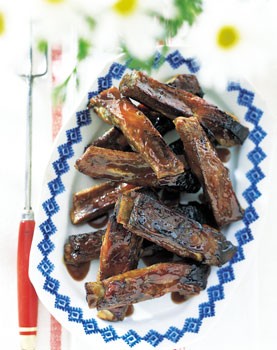 Grilled spareribs with cherry cola glaze