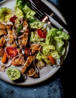 Grilled spiced chicken salad with amchur