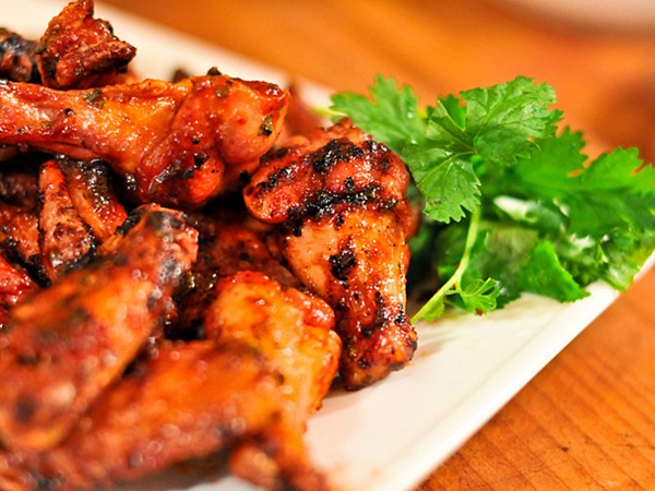 Grilled Sriracha hot wings
