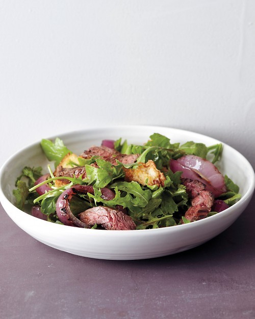 Grilled steak and onion salad