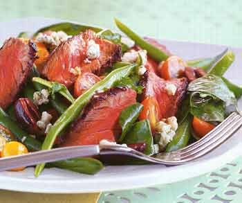 Grilled steak salad with green beans and blue cheese