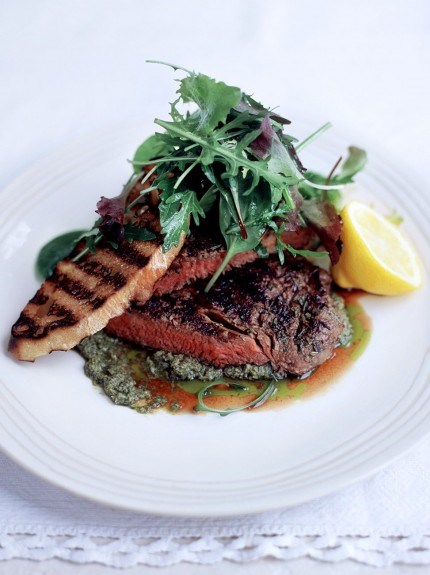 Grilled steak salad with pesto and crostini