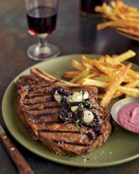 Grilled steaks with onion sauce and onion relish