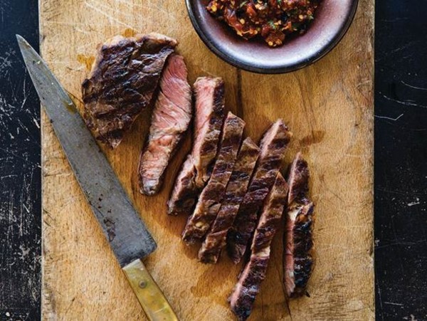 Grilled steaks with roasted tomato dipping sauce [Crying tiger] (Suea rong kap jaeo ma-khuea thet)