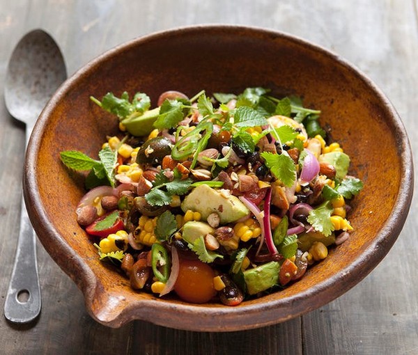 Grilled sweet corn salad with black beans and almonds