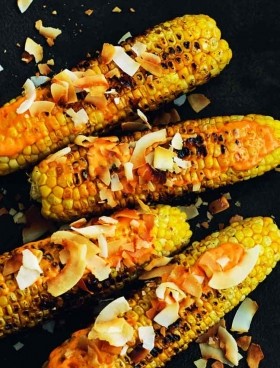 Grilled sweetcorn with sweet coconut flakes and spicy mayo