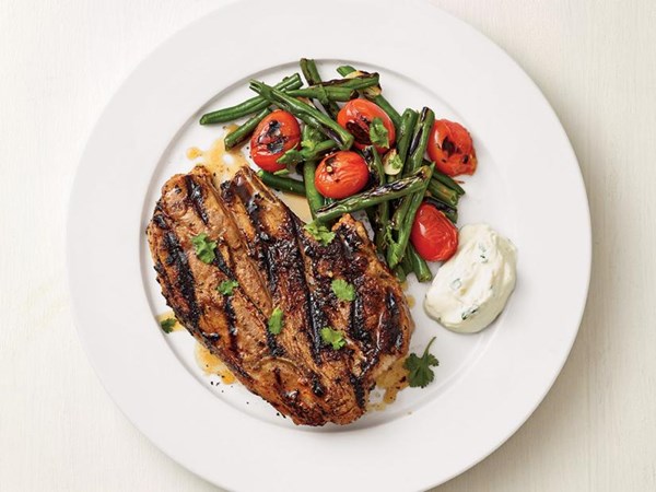 Grilled tandoori lamb chops and green beans