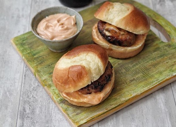 Grilled teriyaki pork burgers 