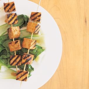 Grilled tofu kebabs with spicy marinade