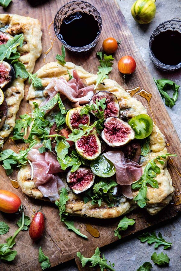 Grilled tomato, fig and prosciutto pizza