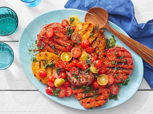 Grilled tomatoes with oregano