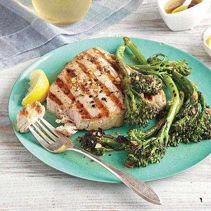 Grilled tuna and broccolini with garlic drizzle