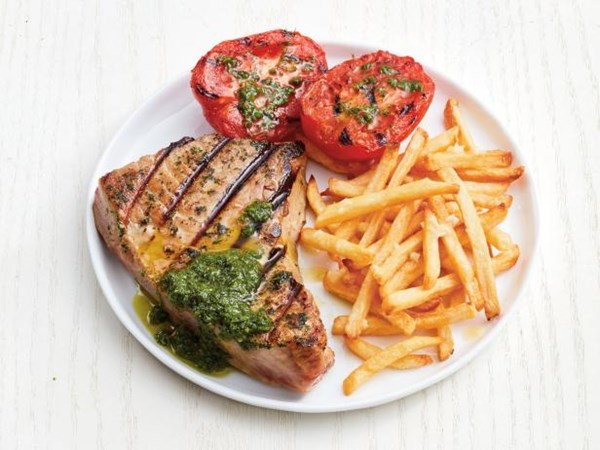 Grilled tuna with garlic fries