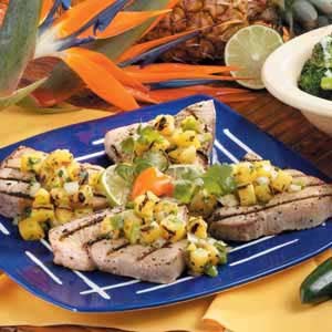 Grilled tuna with pineapple salsa