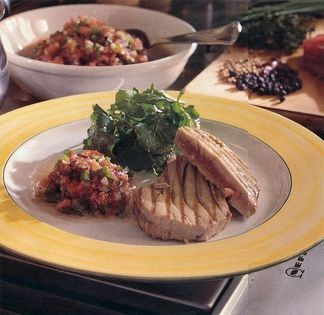 Grilled tuna with salsa dressing 