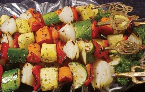Grilled vegetable kebabs (Sheesh khoudra mishwi)